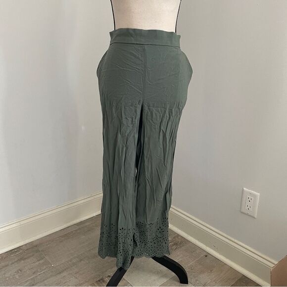 LOFT Green Wide Leg Ankle Pants Relaxed Fit size Medium Cropped Floral Boho Pant - Picture 1 of 11